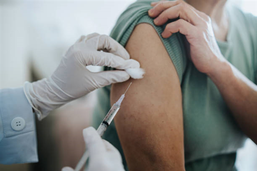 Vaccinazioni anti pneumococco e herpes zoster.